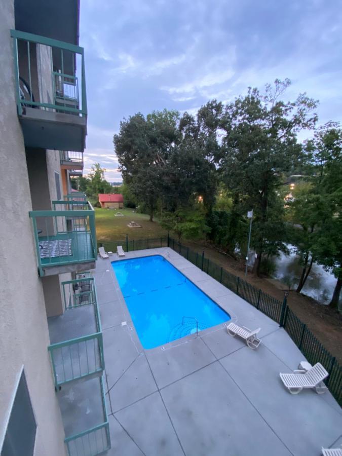 River Place Condos #102 2Bd ピジョンフォージ エクステリア 写真